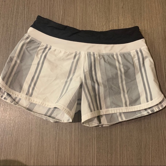 Lululemon Speed Up Shorts - Picture 2 of 4